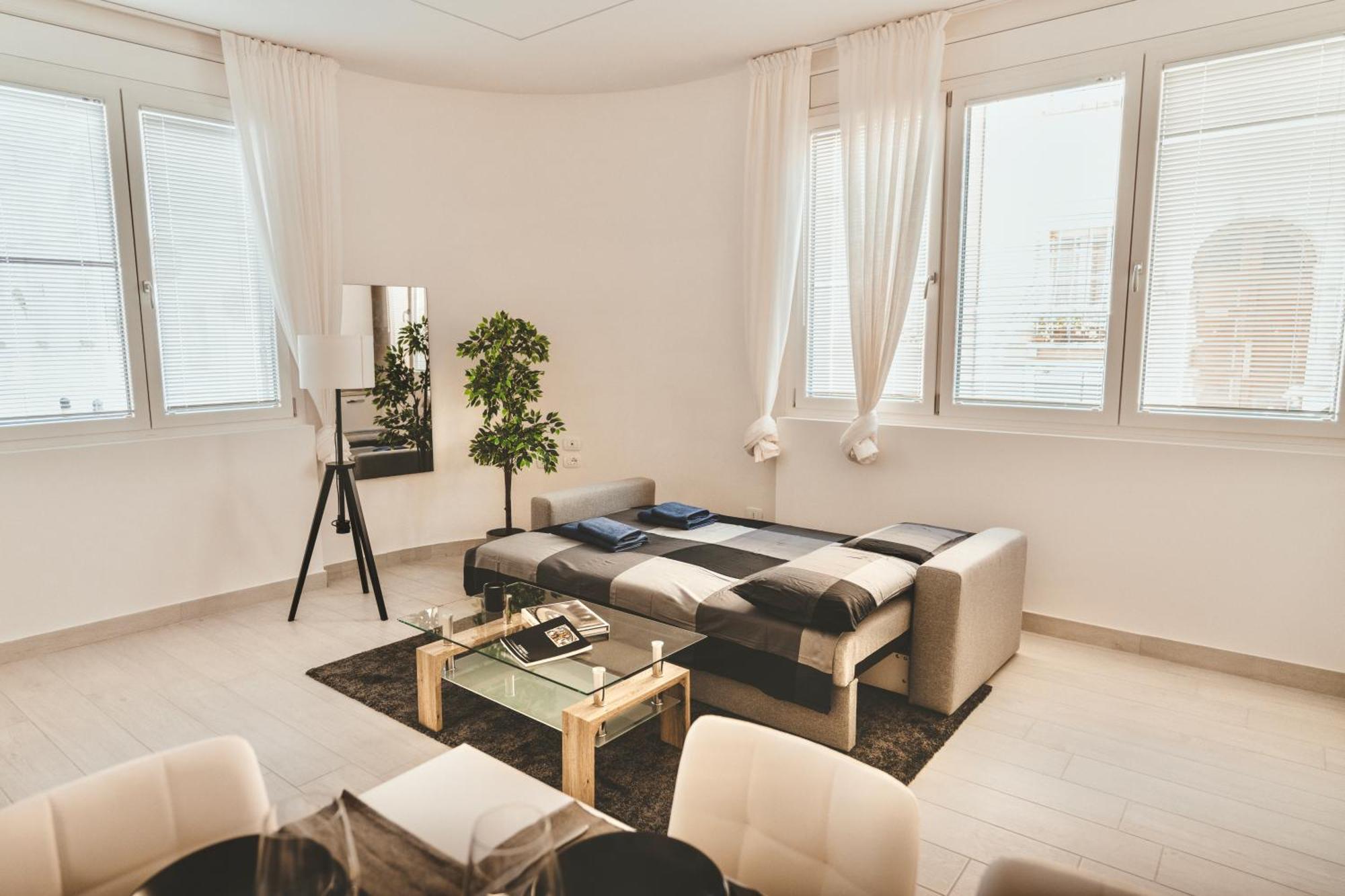 Exclusive Luxury Home With Private Parking ราเวนนา ภายนอก รูปภาพ
