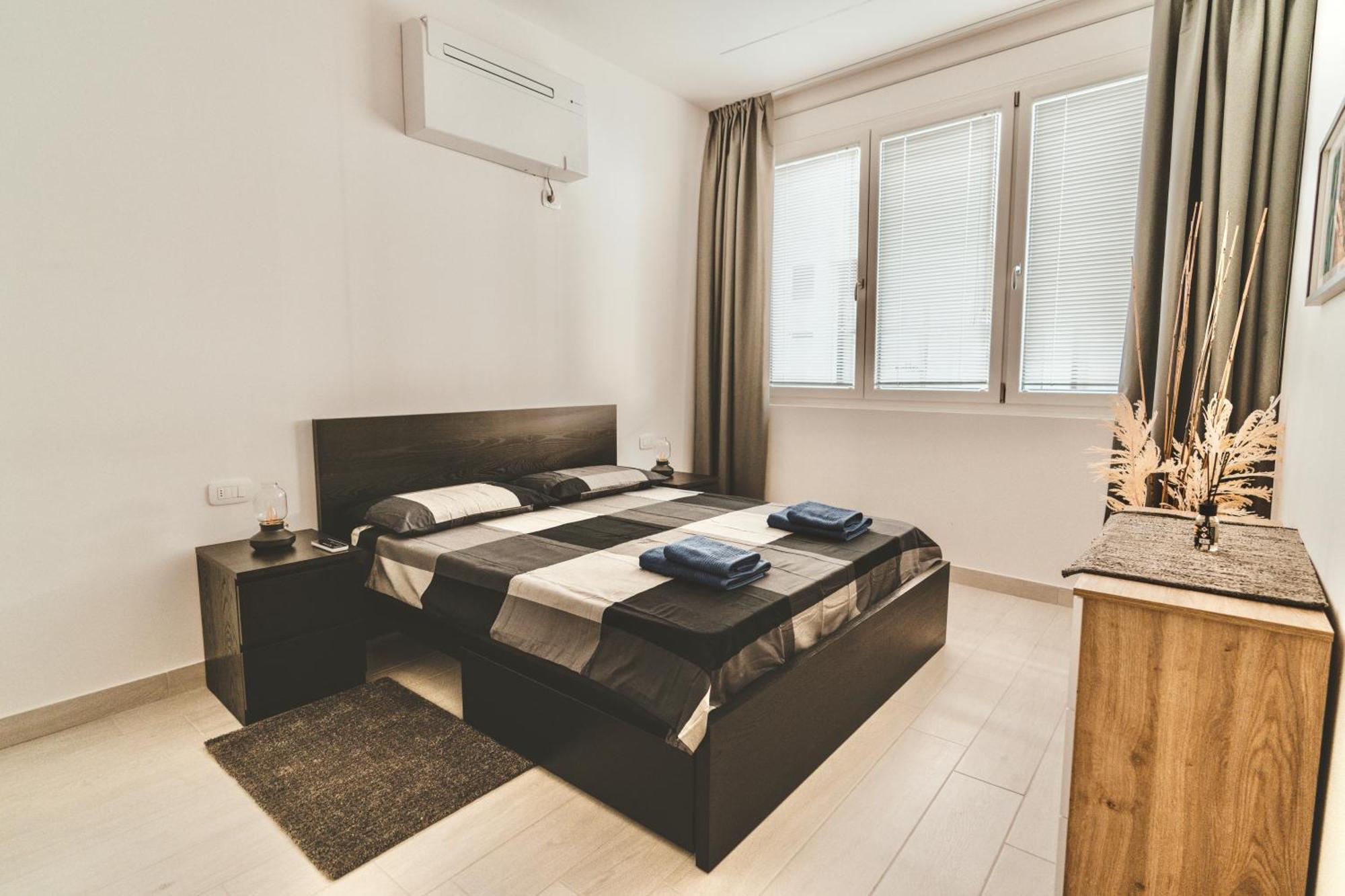 Exclusive Luxury Home With Private Parking ราเวนนา ภายนอก รูปภาพ