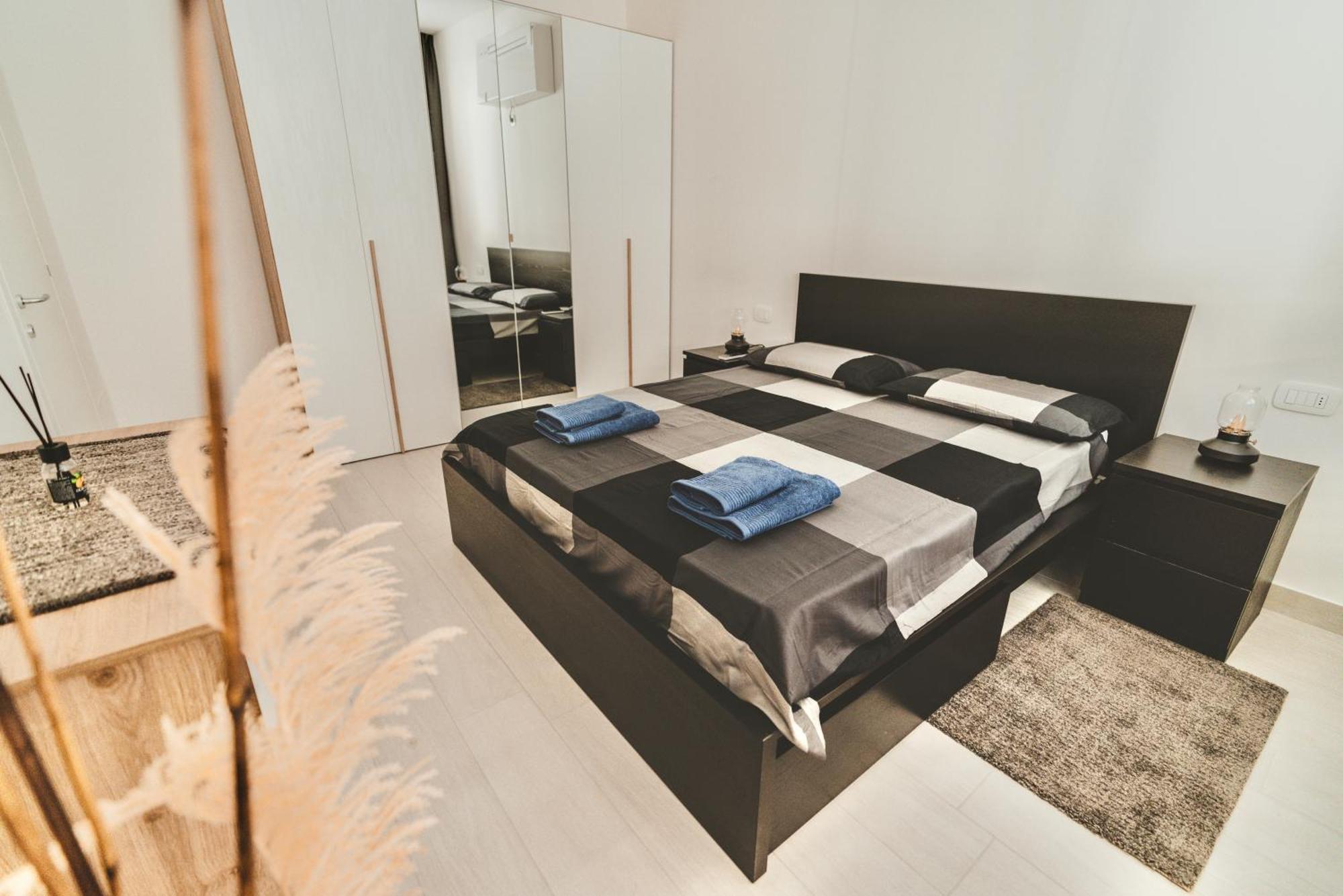 Exclusive Luxury Home With Private Parking ราเวนนา ภายนอก รูปภาพ